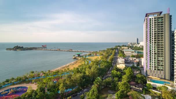 Tayland Chonburi Kentindeki Sriracha Plajının Zaman Ayarlı Hava Görüntüsü Uzaktaki — Stok video