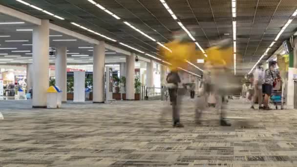 Bangkok Tailândia Abril 2022 Viajantes Caminham Até Seu Portão Aeroporto — Vídeo de Stock