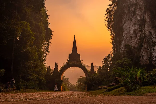 Surat Thani Tailandia Abril 2022 Puerta Del Templo Khao Nai — Foto de Stock