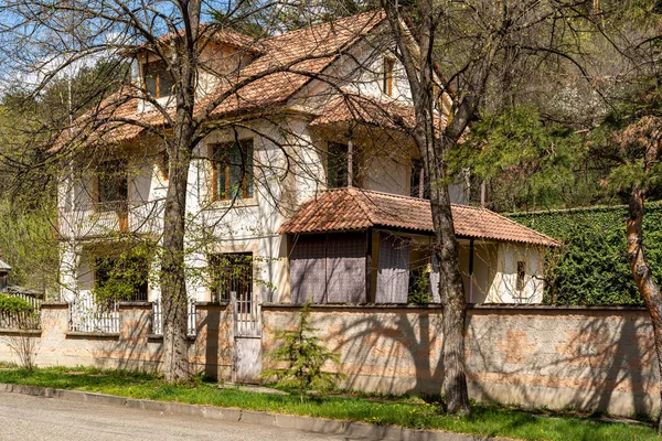 Dilijan Armenien April 2022 Weißes Backsteinhaus Der Getapnya Straße Dilijan — Stockfoto