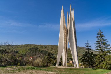 Dilijan, Ermenistan - 27 Nisan 2022 - Dilijan 'daki Sovyet Ermenistan' ın 50. yıldönümü anıtı