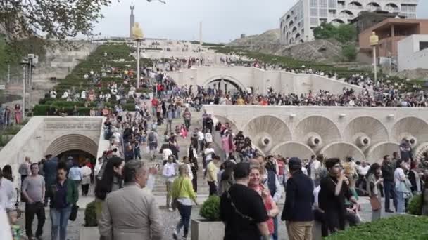 Yerevan Armenia April 2022 People Gather Cascade Complex Listen Jazz — Vídeo de stock