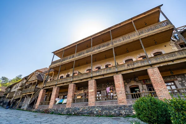 Dilijan, Ermenistan - 28 Nisan 2022 - Dilijan, Ermenistan 'da Şeriat Caddesi' ndeki eski kasaba bölgesinde Tufenkian Eski Dilijan Kompleksi