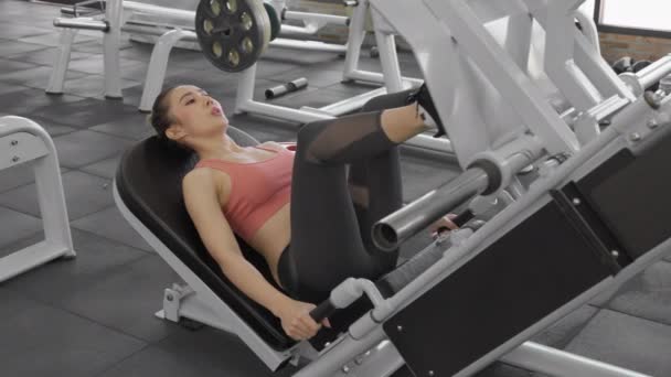 Young Attractive Athletic Asian Woman Training Her Leg Quads Using — Stockvideo