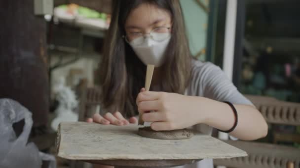 Young Female Teenager Learning Craft Making Clay Pottery — Vídeo de stock