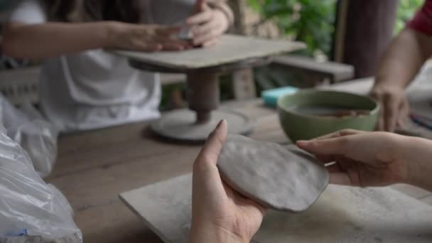 Close Female Teenager Hands Working Making Clay Pottery Using Simple — Stok video