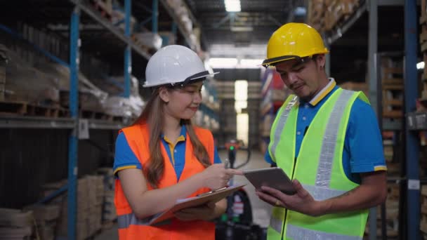 Two Male Female Warehouse Staff Working Together Check Inventory Company — Stok video