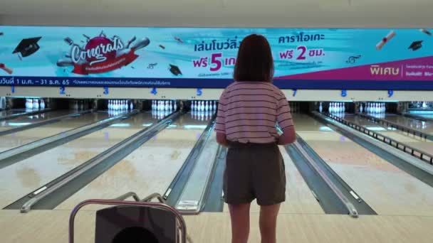 Bangkok Thailand August 2022 Young Asian Teenager Play Bowing Bowing — Stok Video