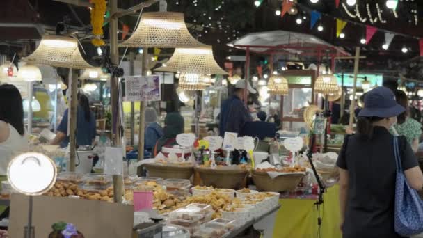 Bangkok Thailand August 2022 Shoppers Vendors Buy Sell Food Food — Stock video