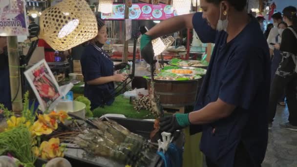 Bangkok Thailand August 2022 Shoppers Vendors Buy Sell Food Food — Stock video