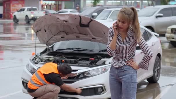 Unhappy Asian Female Car Owner Standing Rain Her Car Talking — ストック動画