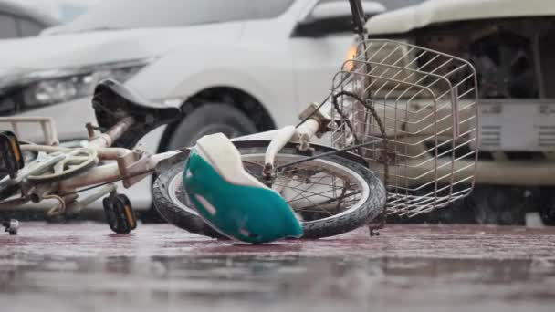 Bicycle Helmet Spinning Falling Bicycle Road Traffic Accident Raining Day — Stock Video