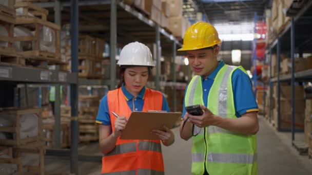 Two Happy Male Female Warehouse Staff Wearing Safety Vest Hardhat — Wideo stockowe