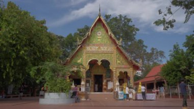 Nan, Tayland - 16 Ekim 2022 - Tayland 'ın Nan ilindeki güzel geleneksel Budist tapınağı Wat Phuket