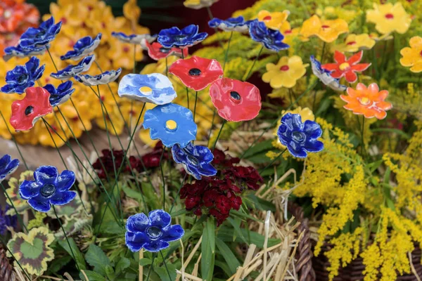 Magdeburg Pottery Market August 2022 Handmade Fancy Flowers Pots Sale —  Fotos de Stock