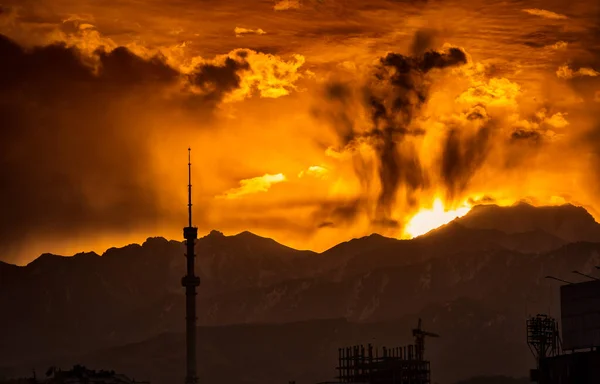Amanecer Sobre Las Montañas Ciudad Almaty Mañana Otoño —  Fotos de Stock