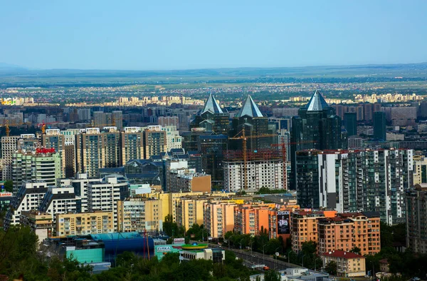 Vista Cidade Almaty Uma Manhã Verão — Fotografia de Stock