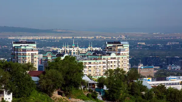 Вид Місто Алмати Літній День Азія Казахстан — стокове фото