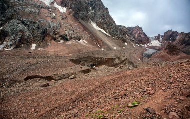 Dağların muhteşem manzarası.