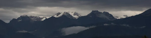 Пейзаж Хмарами Горах Літній Ранок — стокове фото