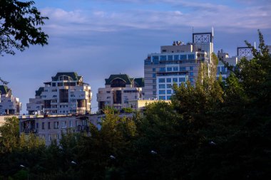 Bir yaz sabahı Almaty şehrinde manzara. Kazakistan Cumhuriyeti.