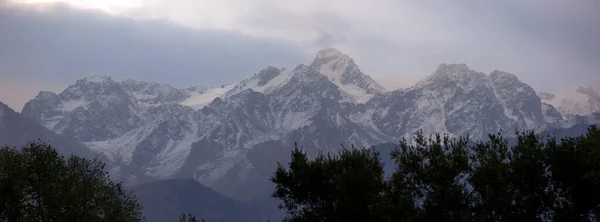 Sonbahar Sabahı Almaty Dağlarında Manzara — Stok fotoğraf