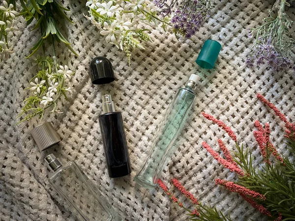 Yoğun, hafif bir kumaş üzerinde kareli bir dokuyla çekim yapmak.