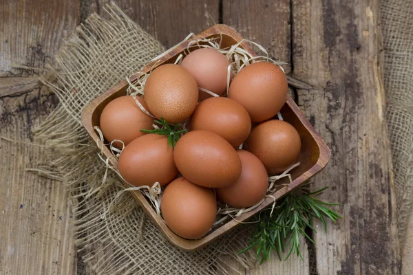 Los Huevos Escudilla Fondo Madera — Foto de Stock