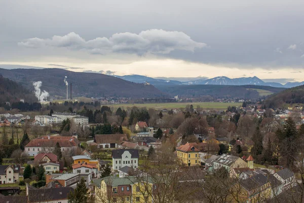Město Pitten Pohled Opevnění Horského Kostela Dolní Rakousko — Stock fotografie