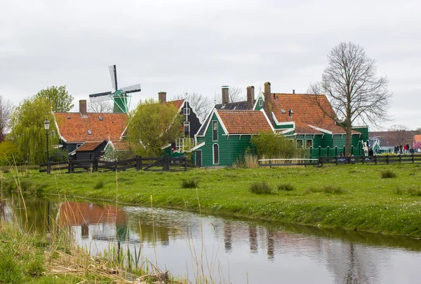 Traditionella Hus Den Historiska Byn Zaanse Schans Vid Floden Zaan — Stockfoto