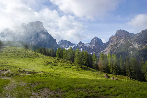 Landschap Van Lienz Dolomieten Oostenrijk Enorme Alpenbergen Oost Tirol — Stockfoto