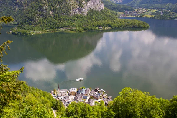 Vista Aérea Uma Aldeia Hallstatt Com Lago Hallstatt Áustria — Fotografia de Stock