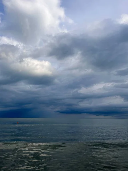 Dalga Karadeniz üzerinde