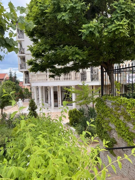 Binadaki Yunan motifleri