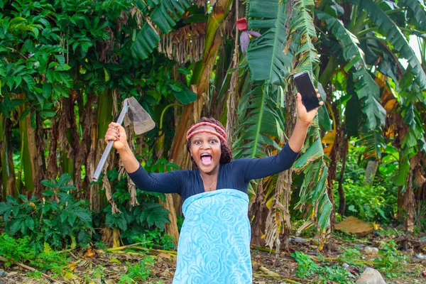 Happy Female African Farmer Local Beads Her Head Farming Hoe — Foto Stock