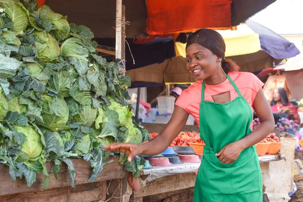Happy African Business Woman Female Trader Wearing Green Apron Tending — Stockfoto