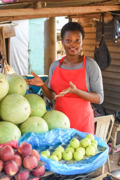 African Woman Female Trader Red Apron Standing Her Stall Local — Stockfoto