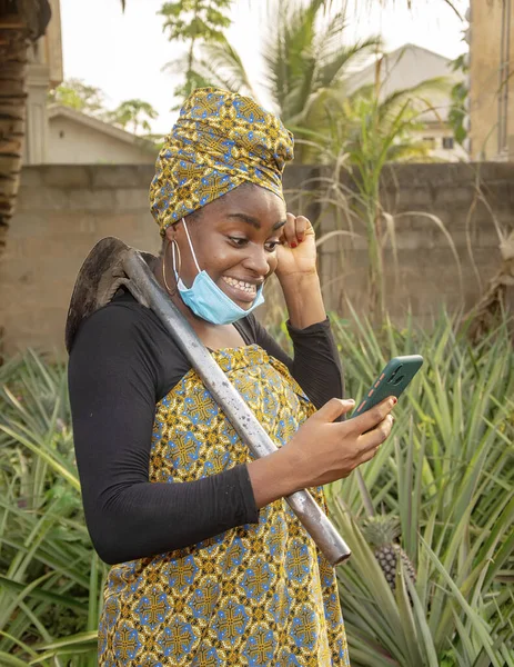 Beautiful Happy African Female Farmer Nose Mask Holding Smartphone Hoe — Foto Stock