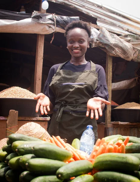 Beautiful Happy African Nigerian Female Trader Seller Business Woman Shop — Stockfoto