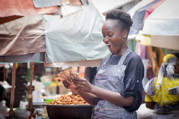 African Nigerian Female Trader Seller Business Woman Entrepreneur Apron Happily — Φωτογραφία Αρχείου