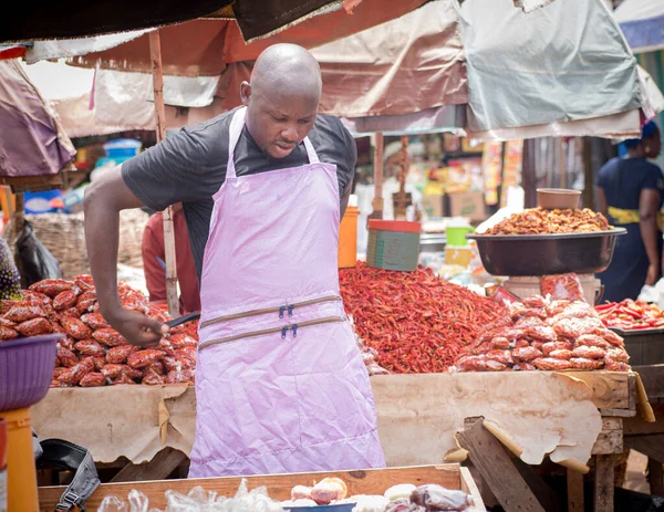 African Nigerian Male Trader Seller Business Man Entrepreneur Wearing His —  Fotos de Stock