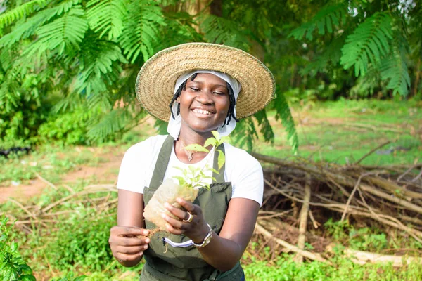 Happy African Female Gardener Florist Horticulturist Wearing Apron Hat Holding — Stock Photo, Image