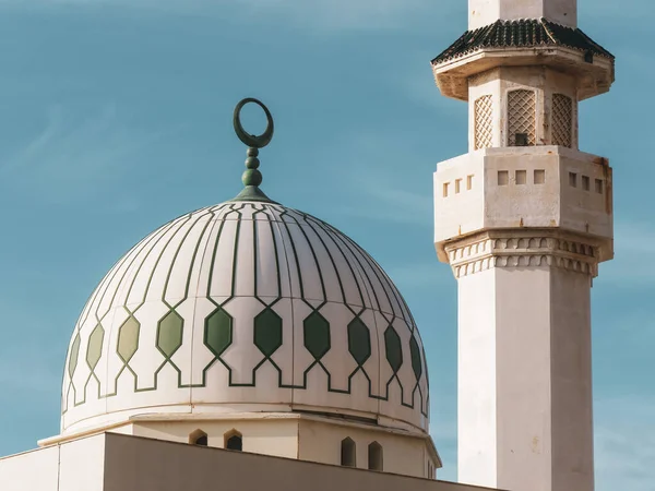 Мечеть Короля Фахада Ибн Абдул Азиза Аль Сауда Солнечный День — стоковое фото