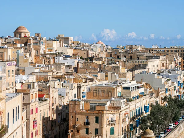 Malta 'nın başkenti Valletta' nın yoğun şehir manzarası