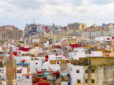 Fas 'ın kuzeyindeki Tanca kentinin yoğun şehir manzarası
