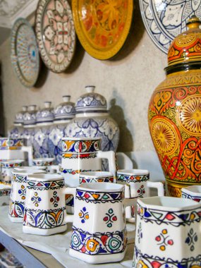 Rabat, Fas 'ın kenar mahallelerinde el işi ve çömlek pazarı.