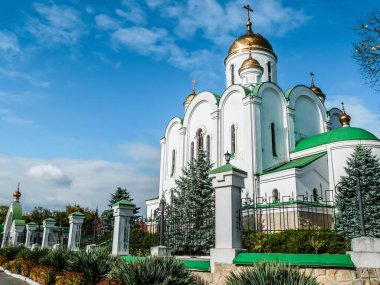 Güneşli bir sabahta Tiraspol, Transnistria 'daki Ortodoks Kilisesi
