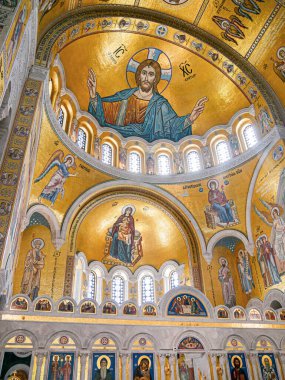 Belgrad 'ın Saint-Sava Kilisesi, Sırbistan - İsa Duvarı Sanatı