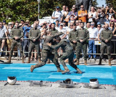 Seville, İspanya - 30 Mayıs 2019 İspanya Silahlı Kuvvetleri Özel Harekat Gücü Sevilla, İspanya 'da sergilenirken.