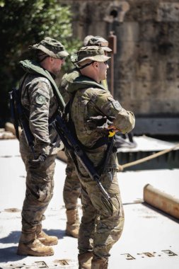 Seville, İspanya - 30 Mayıs 2019: Sevilla, Spai 'de İspanyol Silahlı Kuvvetleri Günü sırasında Pontonier ve Mühendislik Özel Alayı' nın Portresi
